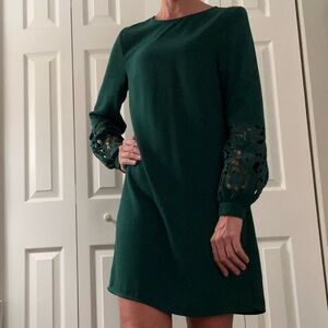 Elegant Green Dress with Lace Sleeves